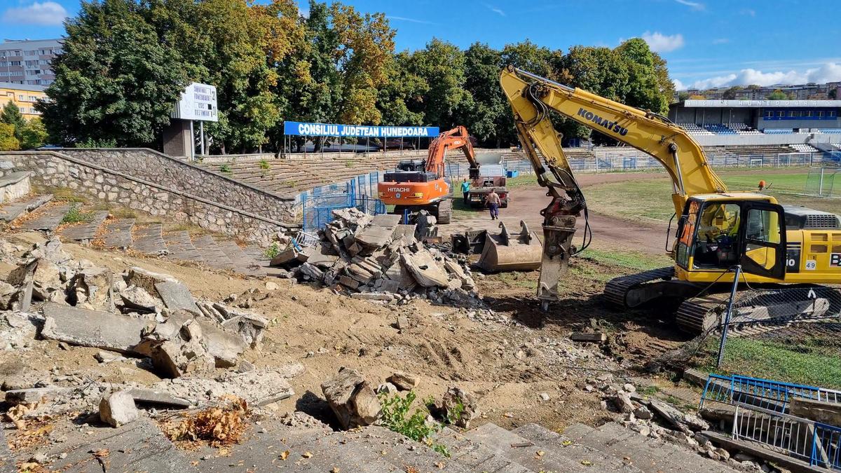 Un nou stadion în Superligă! Primele imagini de la demolarea vechii arene