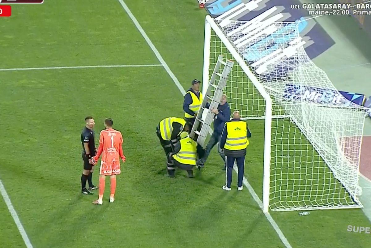 U Cluj - Rapid a fost întrerupt 4 minute » Scene rar văzute în Superliga