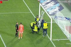 U Cluj - Rapid, meci întrerupt 4 minute dintr-un motiv NEMAIVĂZUT!
