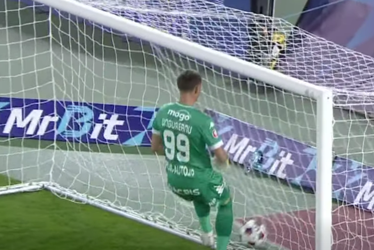 Eroare majoră în U Cluj - Rapid: a urmat un gol de generic