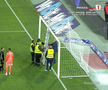U Cluj - Rapid, întrerupt 4 minute după ce s-a rupt plasa / FOTO: captură @Prima Sport