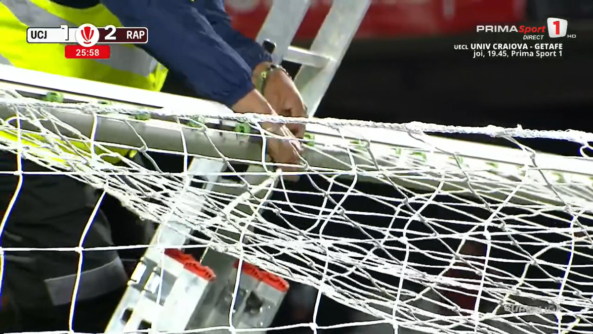U Cluj - Rapid a fost întrerupt 4 minute » Scene rar văzute în Superliga
