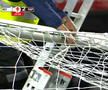 U Cluj - Rapid, întrerupt 4 minute după ce s-a rupt plasa / FOTO: captură @Prima Sport