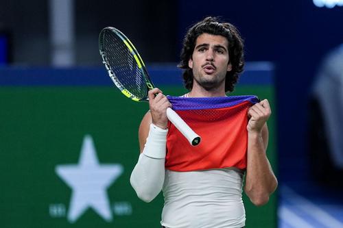 Carlos Alcaraz, frustrat la Shanghai Foto: Guliver/GettyImages