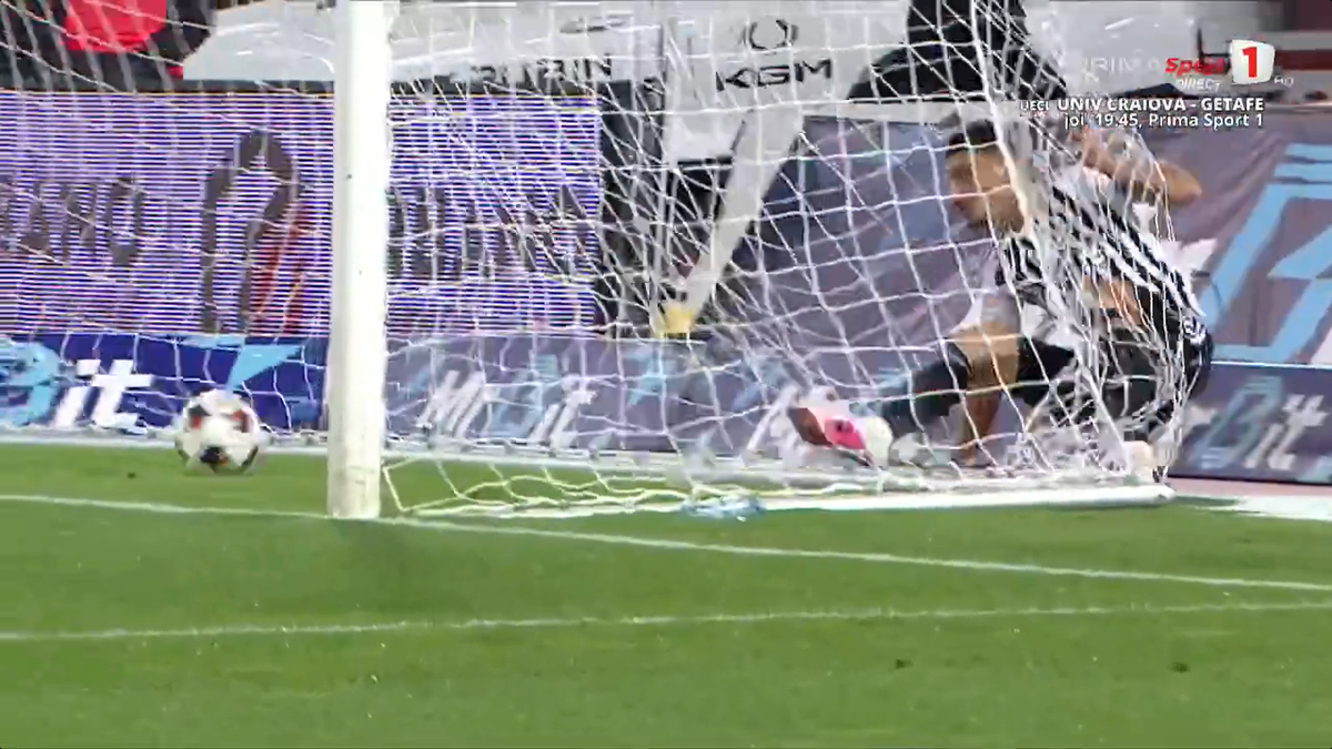 U Cluj - Rapid, întrerupt 4 minute după ce s-a rupt plasa
