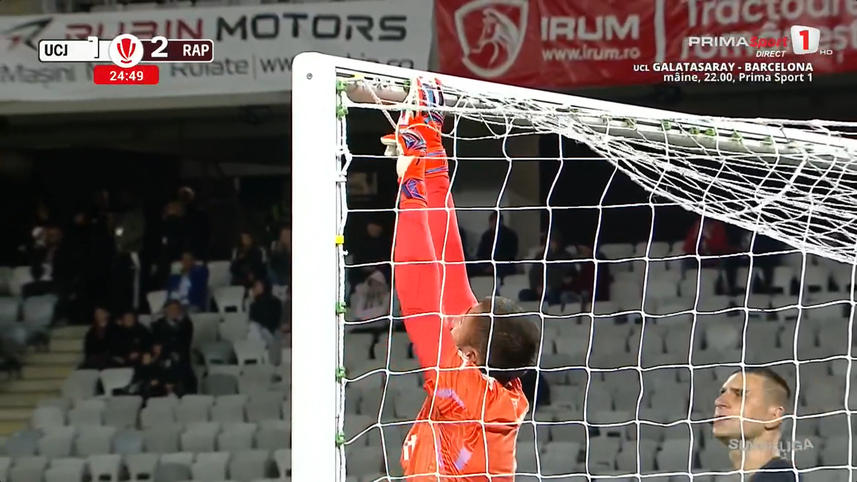 U Cluj - Rapid a fost întrerupt 4 minute » Scene rar văzute în Superliga