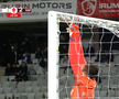 U Cluj - Rapid, întrerupt 4 minute după ce s-a rupt plasa / FOTO: captură @Prima Sport