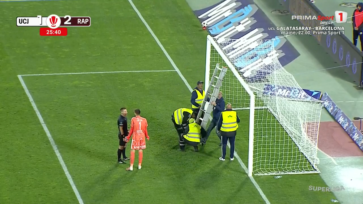 U Cluj - Rapid a fost întrerupt 4 minute » Scene rar văzute în Superliga