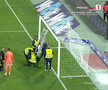 U Cluj - Rapid, întrerupt 4 minute după ce s-a rupt plasa / FOTO: captură @Prima Sport