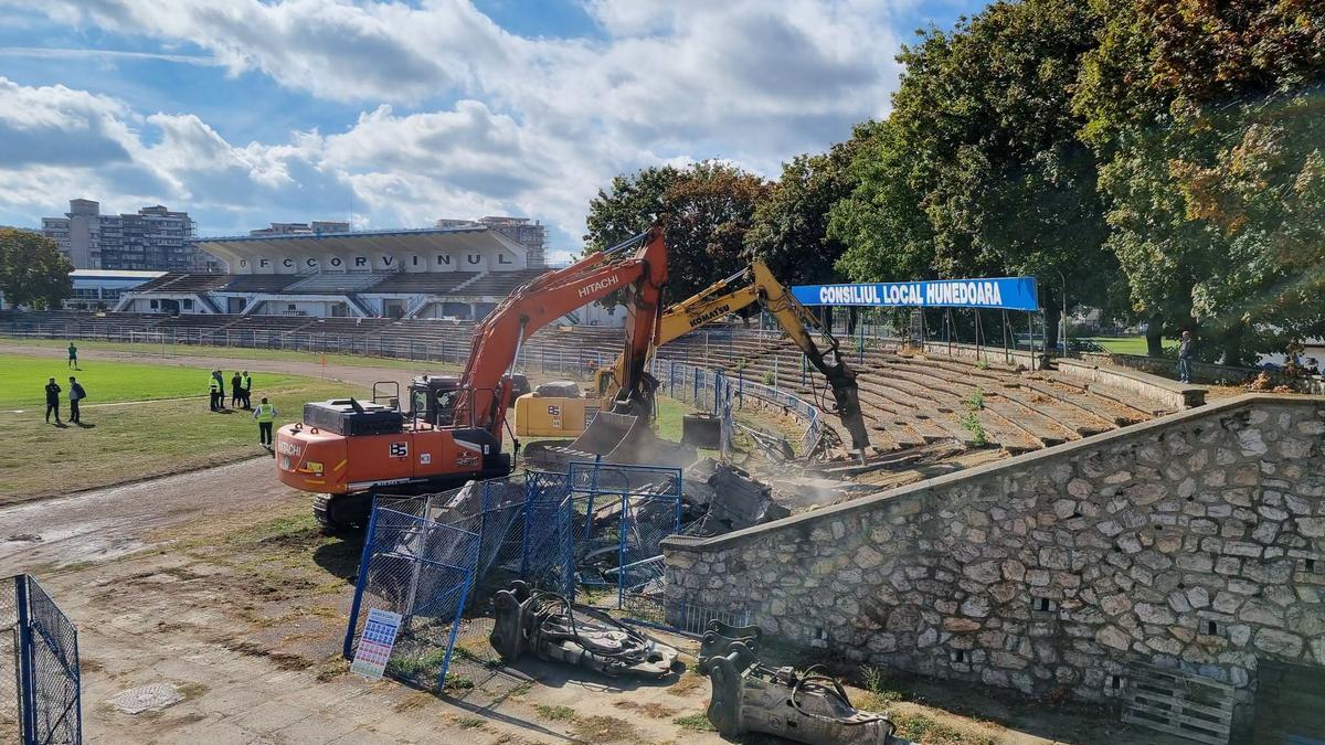 Un nou stadion în Superligă! Primele imagini de la demolarea vechii arene