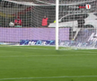 U Cluj - Rapid, întrerupt 4 minute după ce s-a rupt plasa / FOTO: captură @Prima Sport