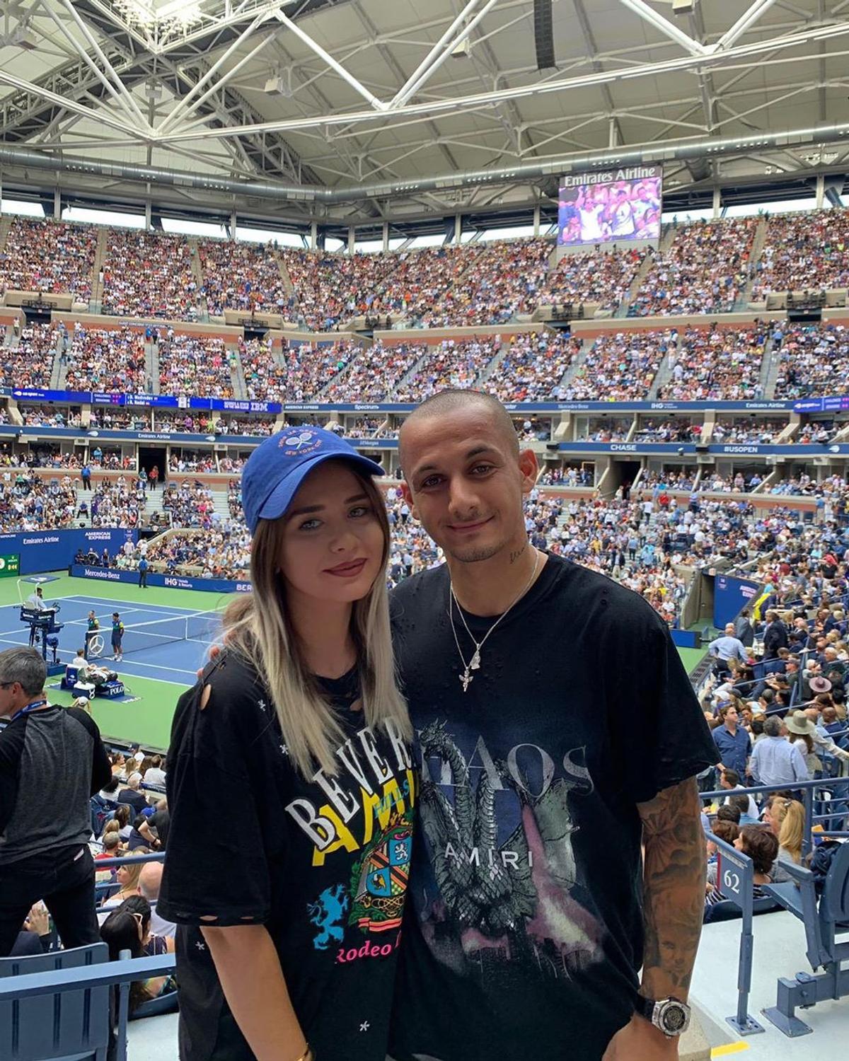 Vedeta din Superliga și-a schimbat complet look-ul și a plecat în Dubai » Fanii au reacționat imediat: „Ce se întâmplă cu el?”