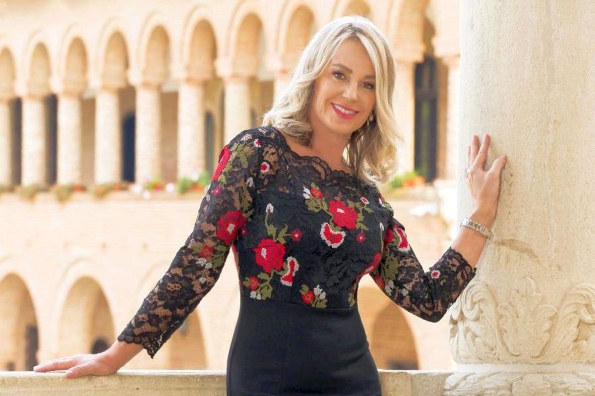 GALERIE FOTO Nadia Comăneci împlinește astăzi 58 de ani! O viață ca un film într-un material amplu despre Zeița de la Montreal