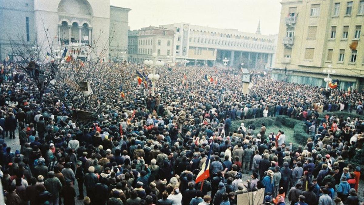 FOTO ASU Poli Timișoara și-a lansat echipamente speciale pentru comemorarea a 30 de ani de la Revoluție