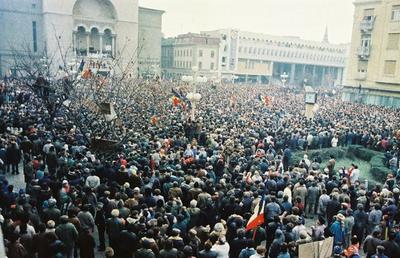 FOTO ASU Poli Timișoara și-a lansat echipamente speciale pentru comemorarea a 30 de ani de la Revoluție