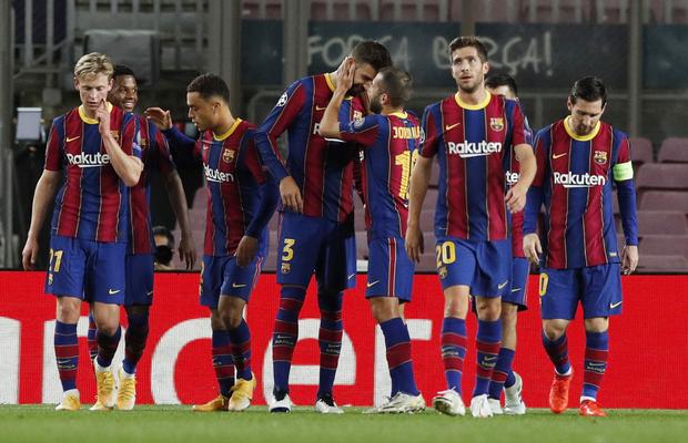Probleme la Barcelona! Clubul n-a reușit să ajungă la un acord cu Messi și compania, cărora le-a cerut să renunțe la salariile uriașe!