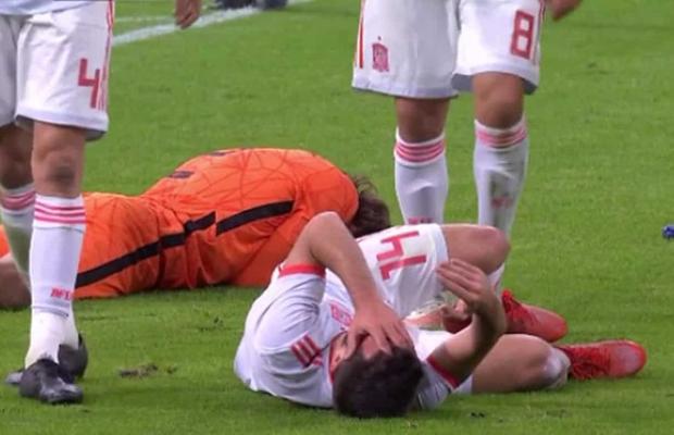 Olanda - Spania 1-1. Cusut pe gazon! Gaya plin de sânge pe față, după ce s-a ciocnit teribil cu Hateboer