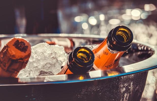 OLYMPIAKOS. Trei jucători ai campioanei, prinși la un party cu 30 de persoane și amendați pentru că au încălcat lockdown-ul