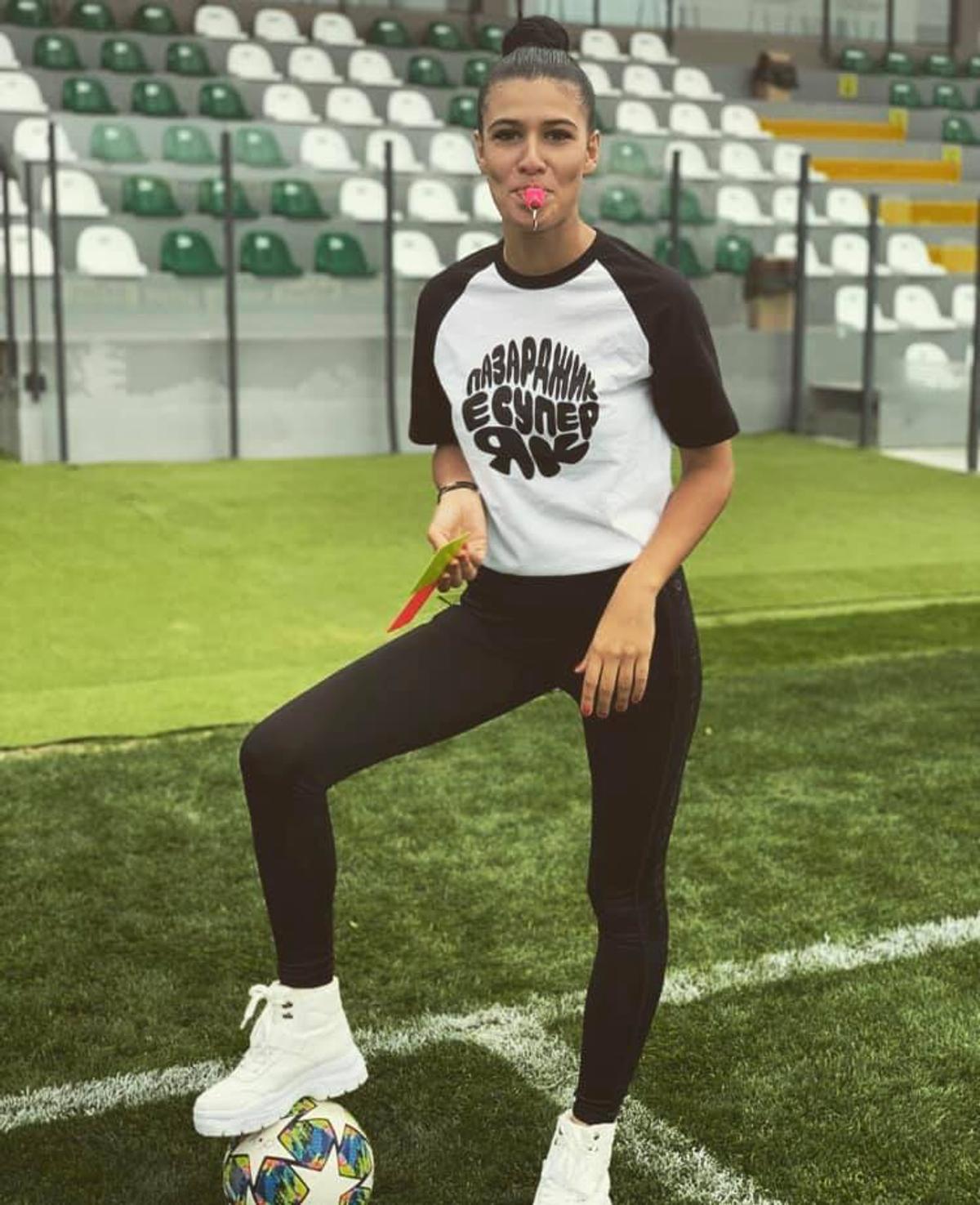 GALERIE FOTO Arbitra care merge la Miss World » Frumoasa țării vorbește 4 limbi și studiază jurnalismul