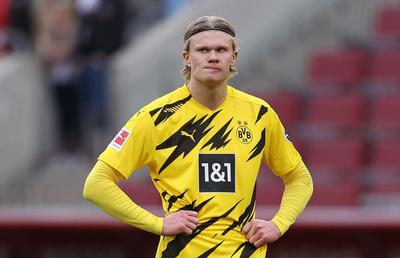 Borussia Dortmund nu renunță la Erling Haaland! Strategia pusă la cale de club pentru a-l convinge pe atacant să rămână