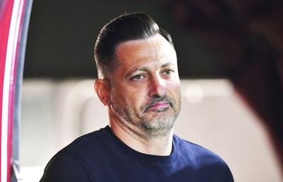 Rădoi, neinformat înainte de întreruperea Superligii: „Noi suntem singurii fraieri care jucăm în pauza asta”. CFR și FCSB joacă și ele :D