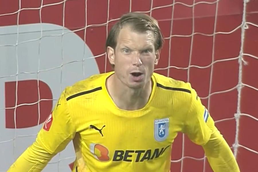 Arlauskis, extrem de nervos în Rapid - CSU Craiova // foto: captură DigiSport Arlauskis a cedat nervos! A urlat la arbitru în Rapid - CSU Craiova și a fost pedepsit