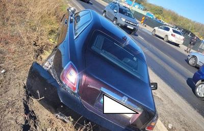 Gigi Becali, implicat într-un accident! A intrat cu Rolls Royce-ul în șanț și s-a contrazis în declarații: „Păi, nu trebuie să merg la Poliție?!
