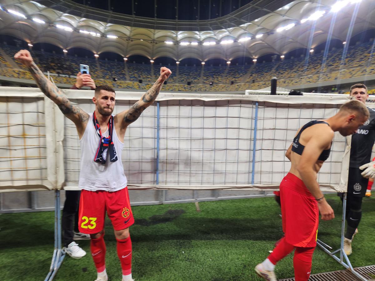 Peluza Nord a primit tricouri de la jucătorii FCSB