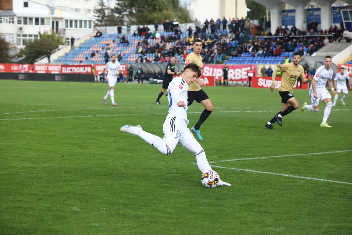 FC Botoșani - FC Voluntari 3-3 » Cu de toate! Meci fabulos la Botoșani: goluri multe, eliminări, penalty-uri ratate și repetate