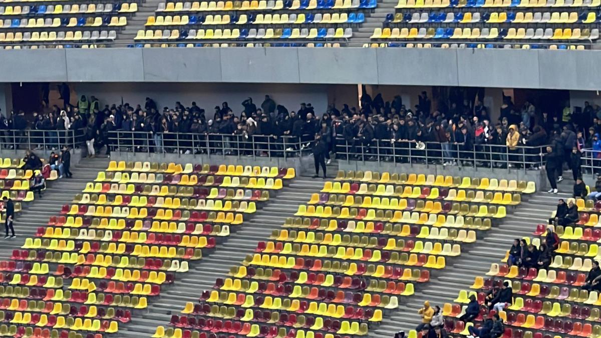 Peluza Nord, protest înainte de FCSB - FCU Craiova » Demersul ordonat de Gheorghe Mustață: „Trebuie să înțeleagă!”