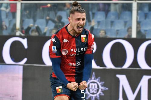 Radu Drăgușin, fundaș Genoa. 
Foto: Imago