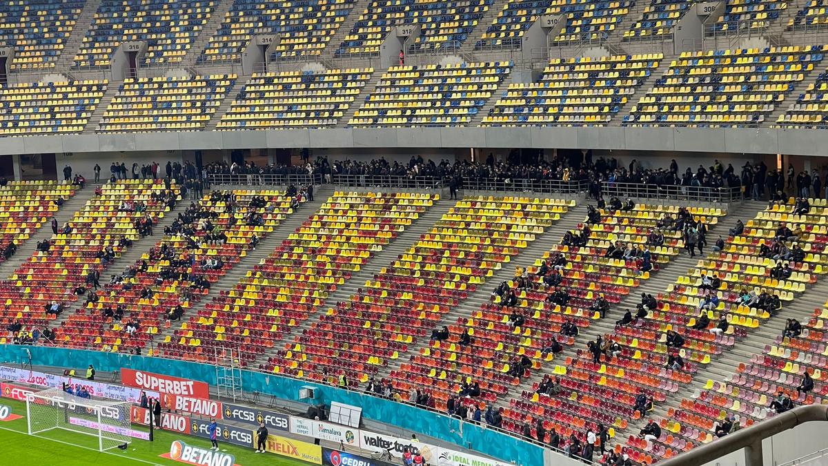 Peluza Nord, protest înainte de FCSB - FCU Craiova » Demersul ordonat de Gheorghe Mustață: „Trebuie să înțeleagă!”