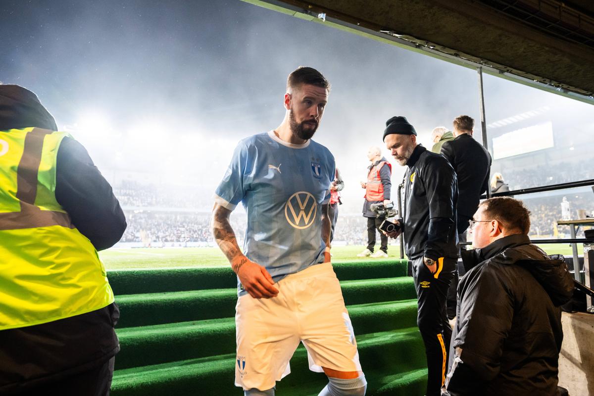 HAOS la Malmo - Elfsborg, meci cu titlul pe masă în Suedia! Alarme de incendiu, plase incendiate și partidă întreruptă » Un penalty a decis campioana