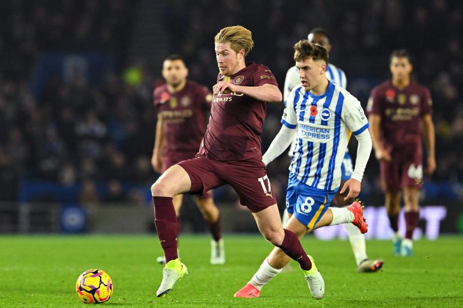 Căpitanul Kevin De Bruyne, probabil cel mai important jucător al lui Pep Guardiola, ar putea să-și caute alt drum în vara viitoare / Foto: Imago Semnele decăderii unui imperiu clădit cu miliardele șeicilor » E criză?! Perioadă neagră, plecări în masă și contracte în aer: „Ne vor dispăruți de pe fața Pământului”