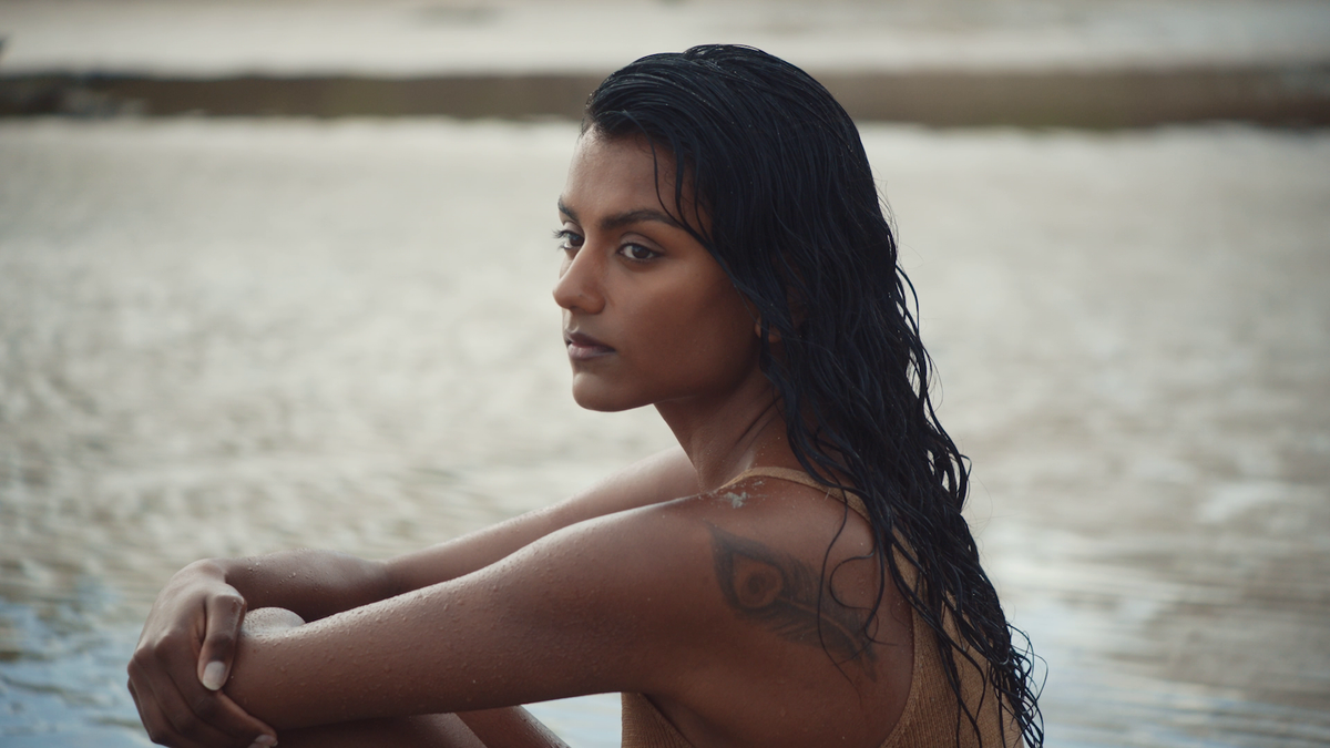 S-a lansat Calendarul Pirelli 2025 » Imagini senzuale cu cele mai tari modele din lume, realizate pe o plajă din Miami