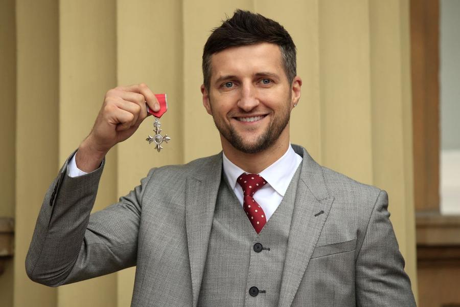 Carl Froch, boxer emblematic al Marii Britanii, în cadrul unei ceremonii la Palatul Buckingham/Foto: Getty Images Carl Froch, fost boxer emblematic al Marii Britanii, opinie fermă despre meciul Tyson-Paul: „Totul e aranjat!”