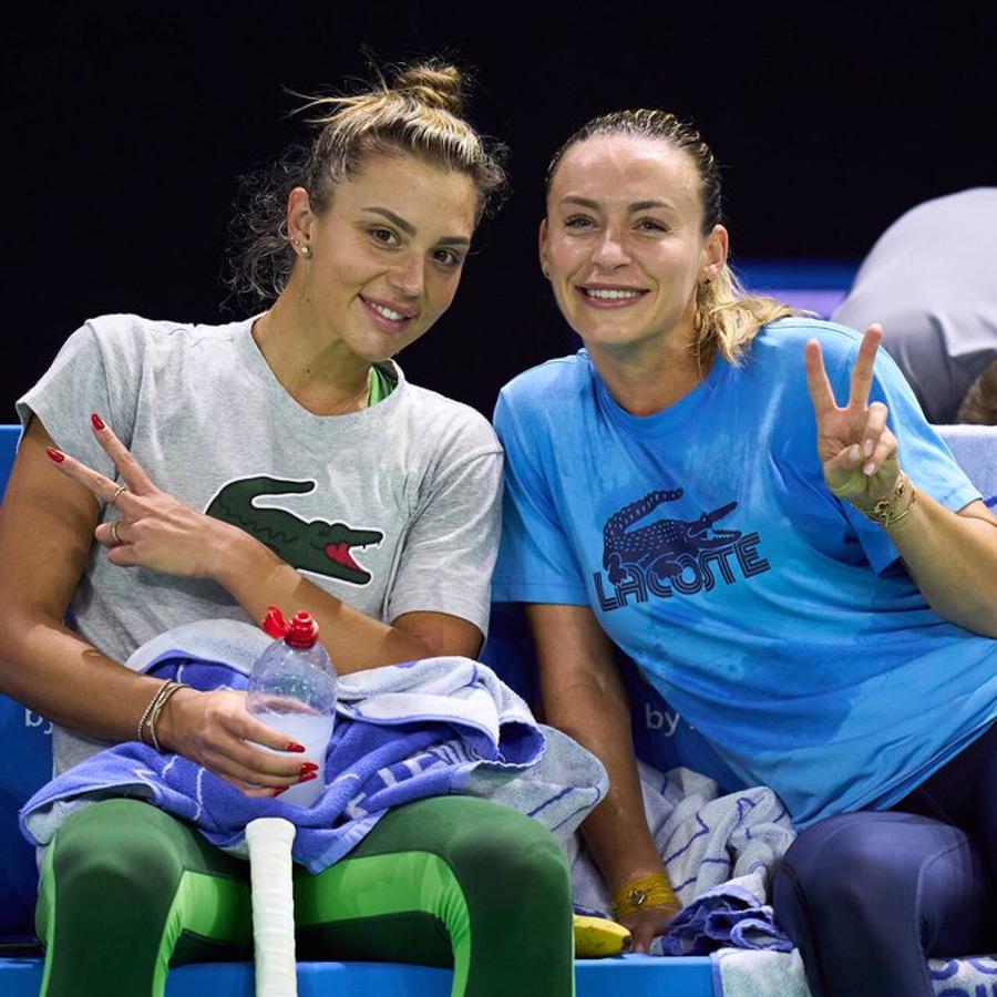 Jaqueline Cristian și Ana Bogdan la unul dintre antrenamentele de la Malaga FOTO ITF Alertă roșie la Malaga: echipa României de Billie Jean King Cup, blocată în hotel, antrenamentele anulate și prima înfruntare a turneului final amânată pentru vineri