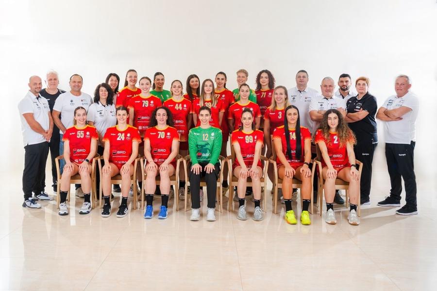 Lotul României pentru Campionatul European de handbal, foto: Facebook FRH Cum să distrugi handbalul în doi pași