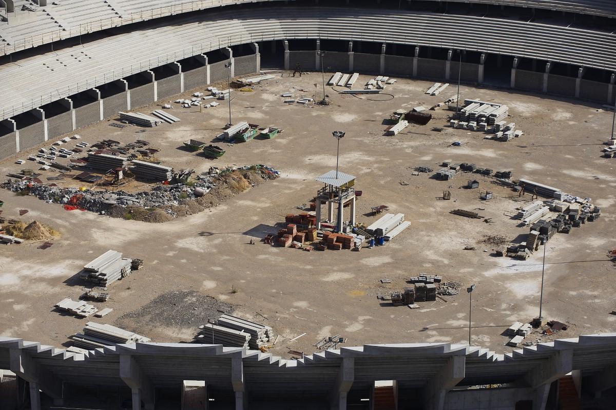 În sfârșit! După 16 ani, au reluat lucrările la „colosul uitat” » Imagini de pe șantierul unui stadion unic