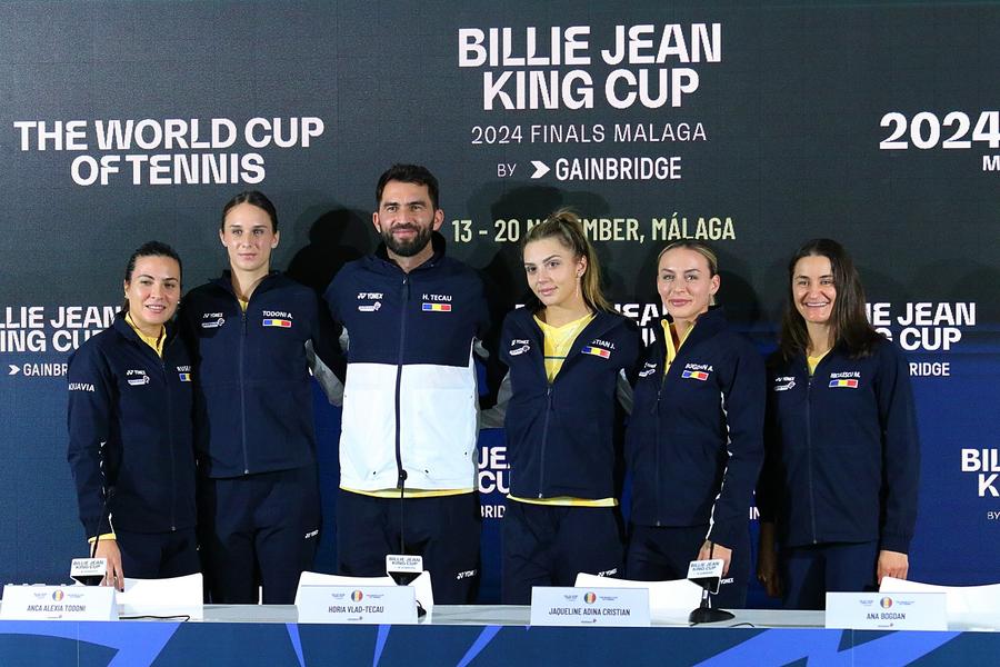 Echipa României la conferința de presă FOTO FRT „Tricolorele” așteaptă cu nerăbdare întâlnirea cu Japonia de la Malaga din cadrul BJK Cup Finals: „Comunicăm bine și ne distrăm foarte mult”