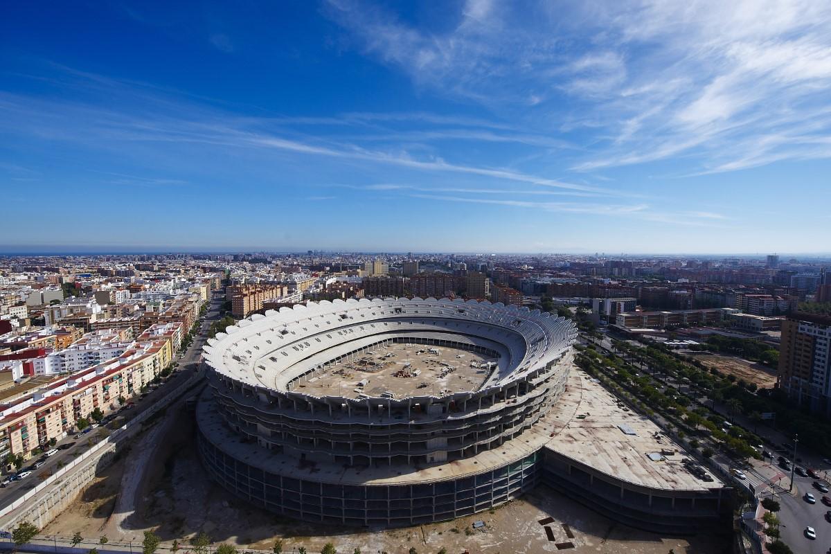 Vor relua lucrările la al patrulea cel mai mare stadion al țării, lăsat de 15 ani în PARAGINĂ! Costă 241 mil. € și arată spectaculos