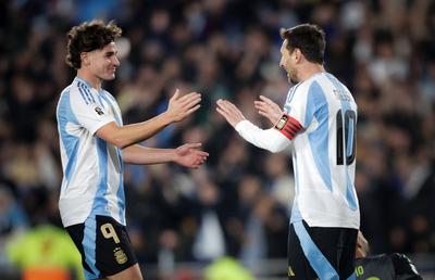 Julian Alvarez l-a depășit pe Messi! Record istoric pentru atacantul lui Atletico Madrid