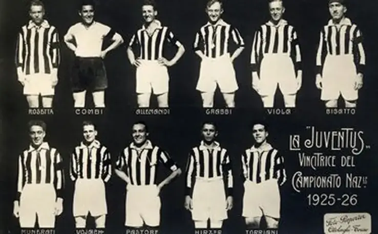 Luigi Allemandi (sus, al treilea de la stânga la dreapta), campion cu Juventus în ediția 1925 - 1926