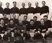 AC Torino, generația care a câștigat titlul în ediția 1927 - 1928. Antrenorul Tony Cargnelli, primul din stânga, antrenase anterior în România