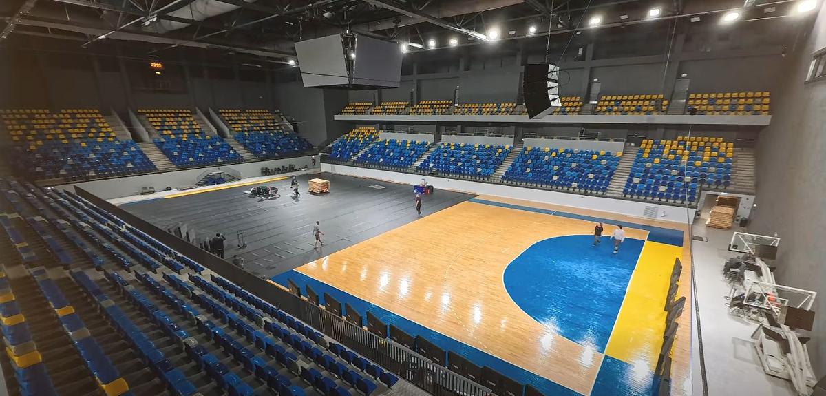 Imagini senzaționale! Ieri au jucat handbal în Europa, azi au transformat TOTAL cea mai nouă sală din România: au muncit toată noaptea pentru un alt eveniment sportiv major