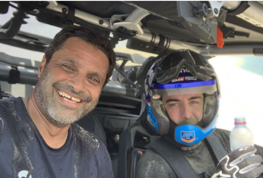 Nasser Al-Attiyah și Fernando Alonso, în timpul Raliului Dakar din 2020 „Dacia poate câștiga la Dakar în 2026” » Nasser Al-Attiyah, legendă în lumea raliurilor, crede în proiectul românesc și dezvăluie pentru GSP: „Sunt foarte bun prieten cu Fernando Alonso”