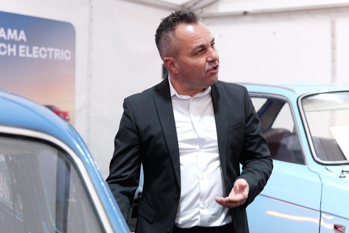 „Are viteză Dinamo spre titlu?” » Dintr-o mașină retro, Florentin Petre a răspuns fără să ezite: „Îți dai seama ce tură dau cu Zeljko?”