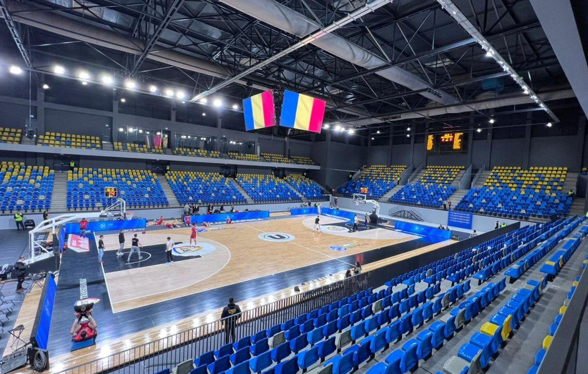 Imagini senzaționale! Ieri au jucat handbal în Europa, azi au transformat TOTAL cea mai nouă sală din România: au muncit toată noaptea pentru un alt eveniment sportiv major