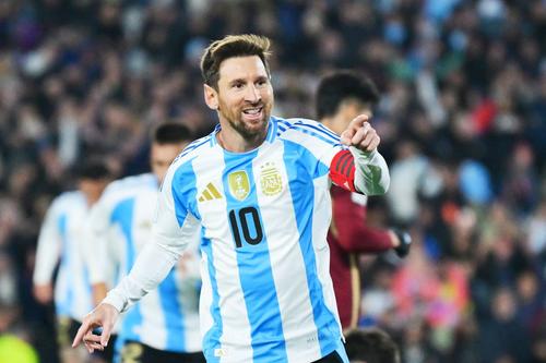 Lionel Messi vrea să-l ajungă pe Diego Maradona la finale de Mondial jucate și să câștige al doilea trofeu suprem / Foto: Guliver/gettyimages