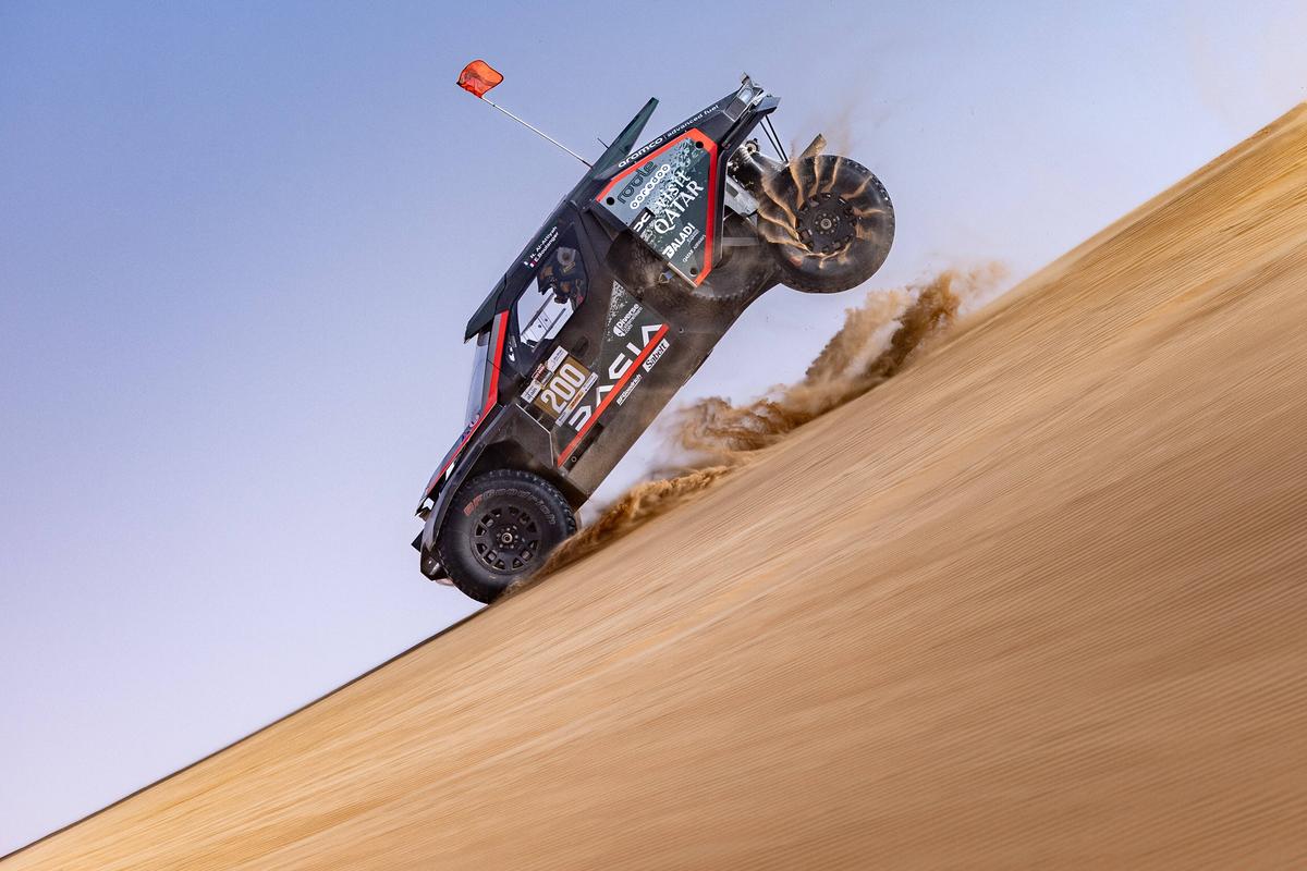 Nasser Al-Attiyah și Dacia Sandrider, imagini din 2025 // foto: Imago